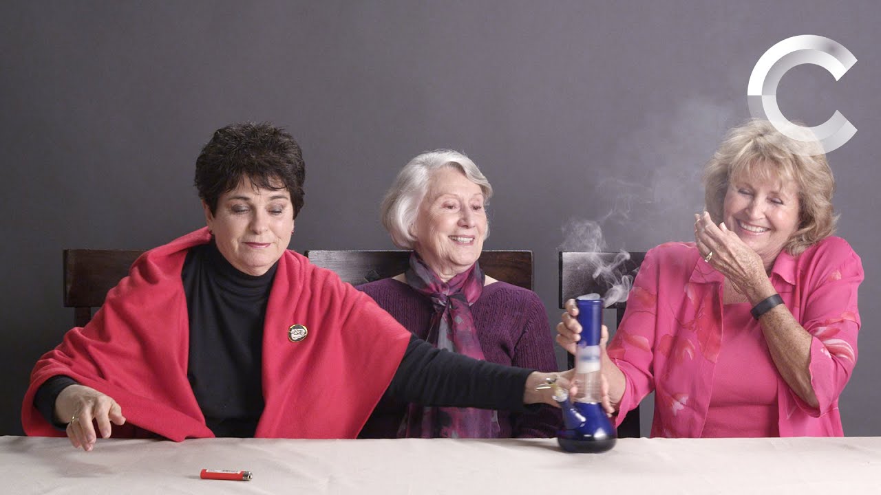 Bekijk: Grandmas Smoking Weed for the First Time op YouTube